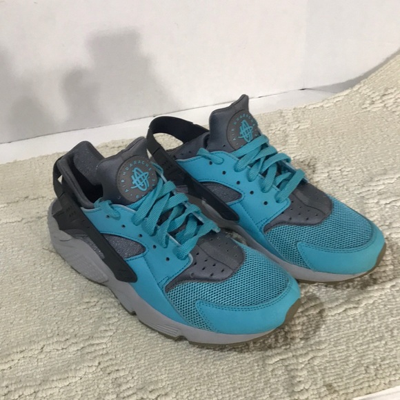 Nike Other - Nike Air Huarache Size 9